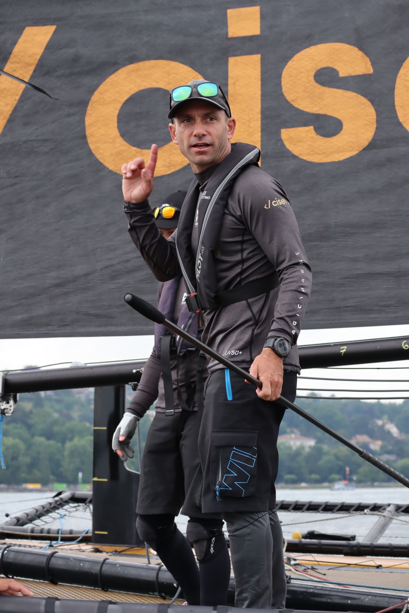 Bruno Barbarin, navigateur, organise des team building et des sorties sur catamaran en suisse